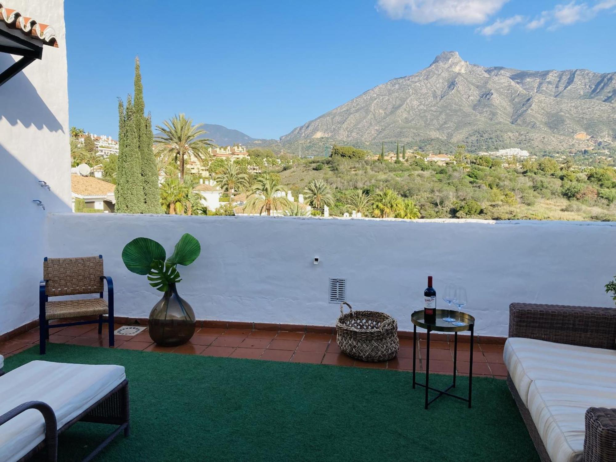 Las Lomas - Pool, Terrace & View Marbella Exteriör bild